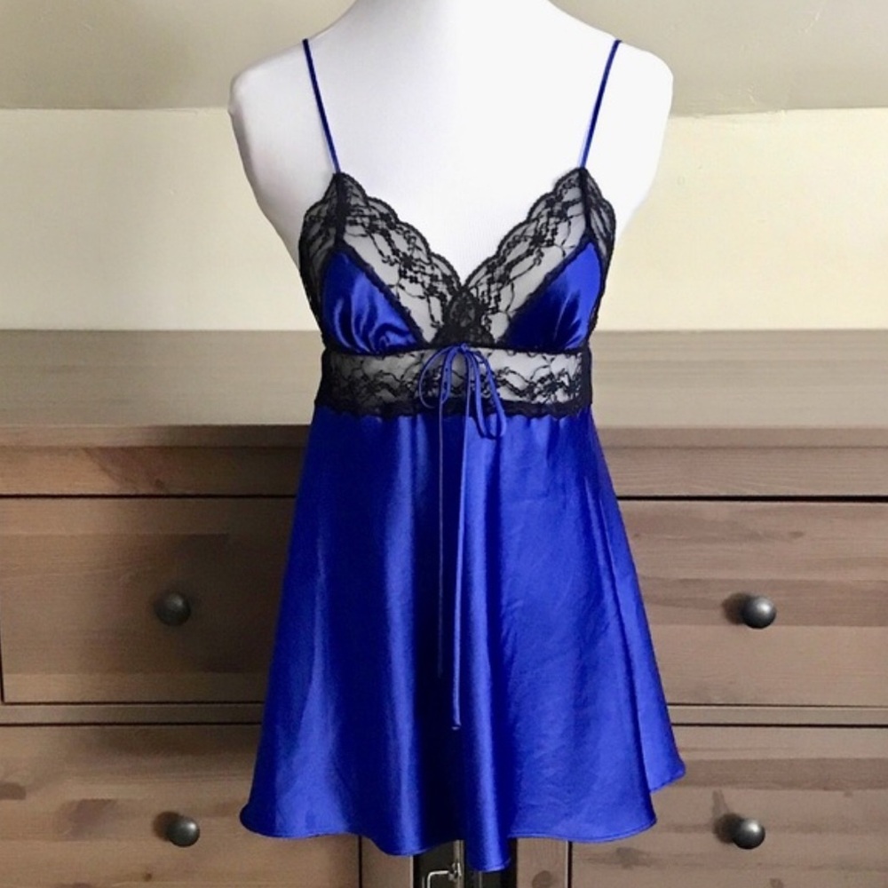 VICTORIA’S SECRET Purple Lace Chemise NWT